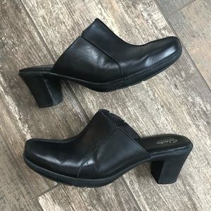 🎈Clarks Bendables leather heeled clog mules size 9